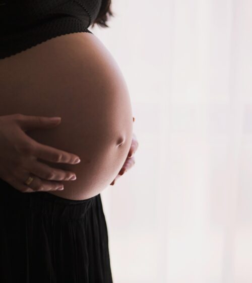 Er du gravid? Sådan passer du bedst på dine fødder under graviditeten